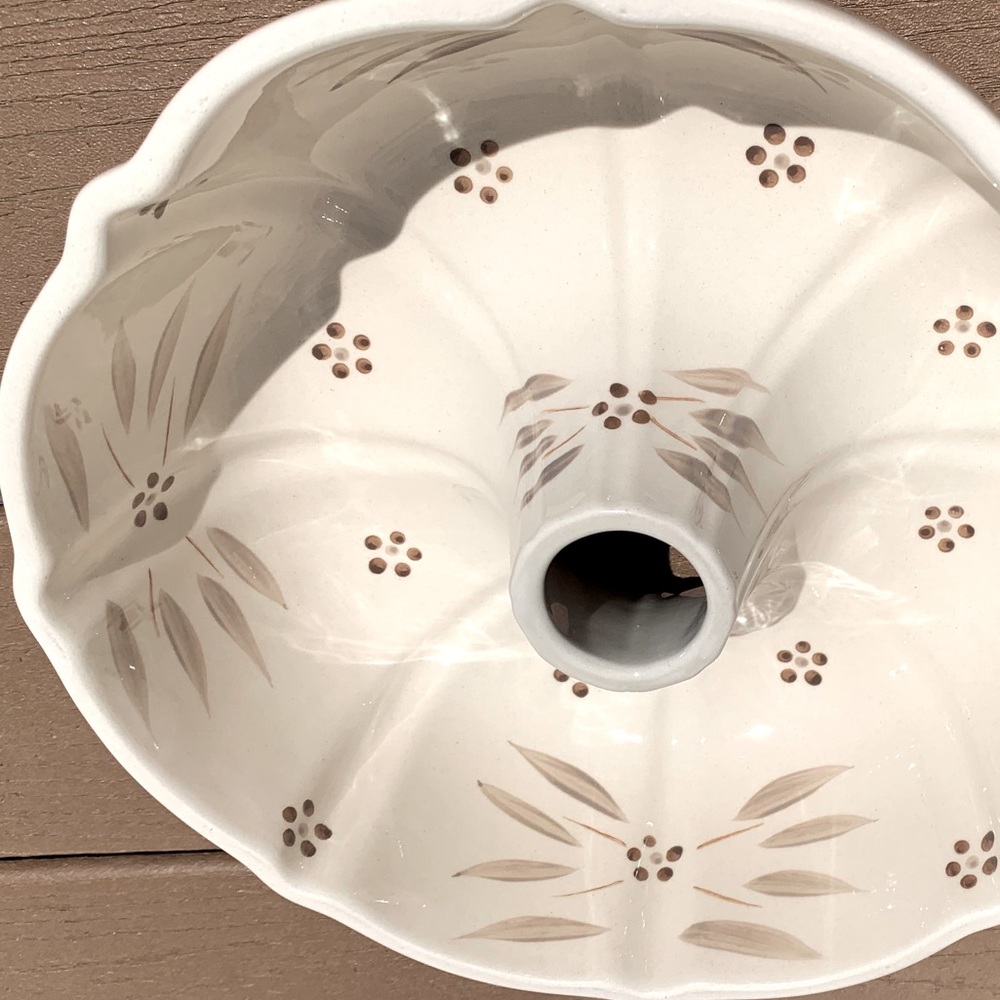 ⭐️SOLD!!⭐️TEMP-TATIONS FLUTED BUNDT PAN OLD WORLD - Picture 4 of 5